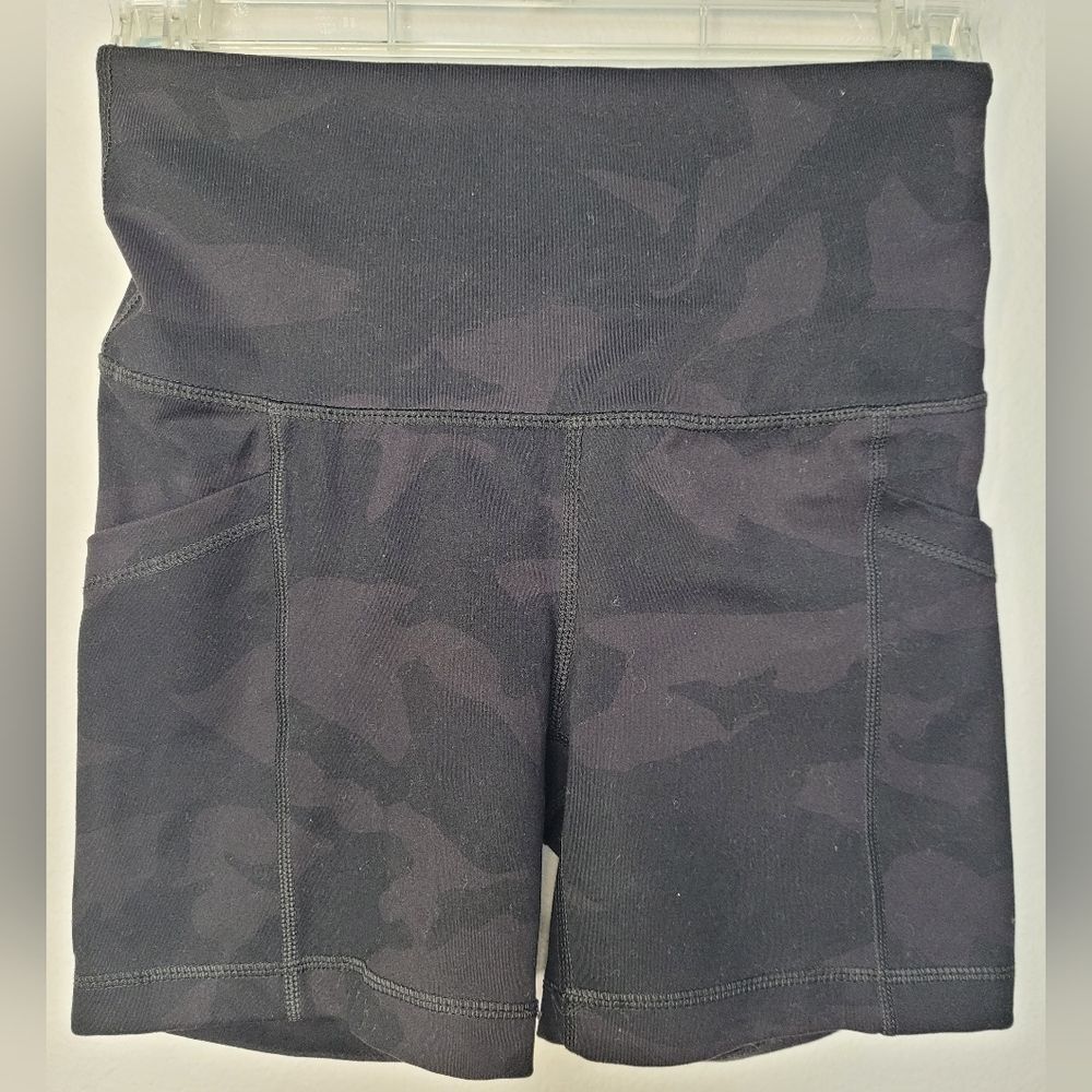YOGALICIOUS LUX Camo Bike Shorts Size XS